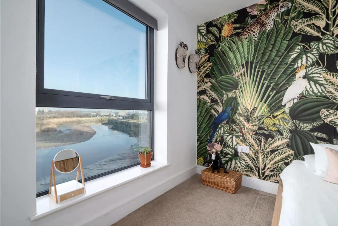 Stunning Riverside View Apartment, Near Canary Wharf & O2 London Exterior photo