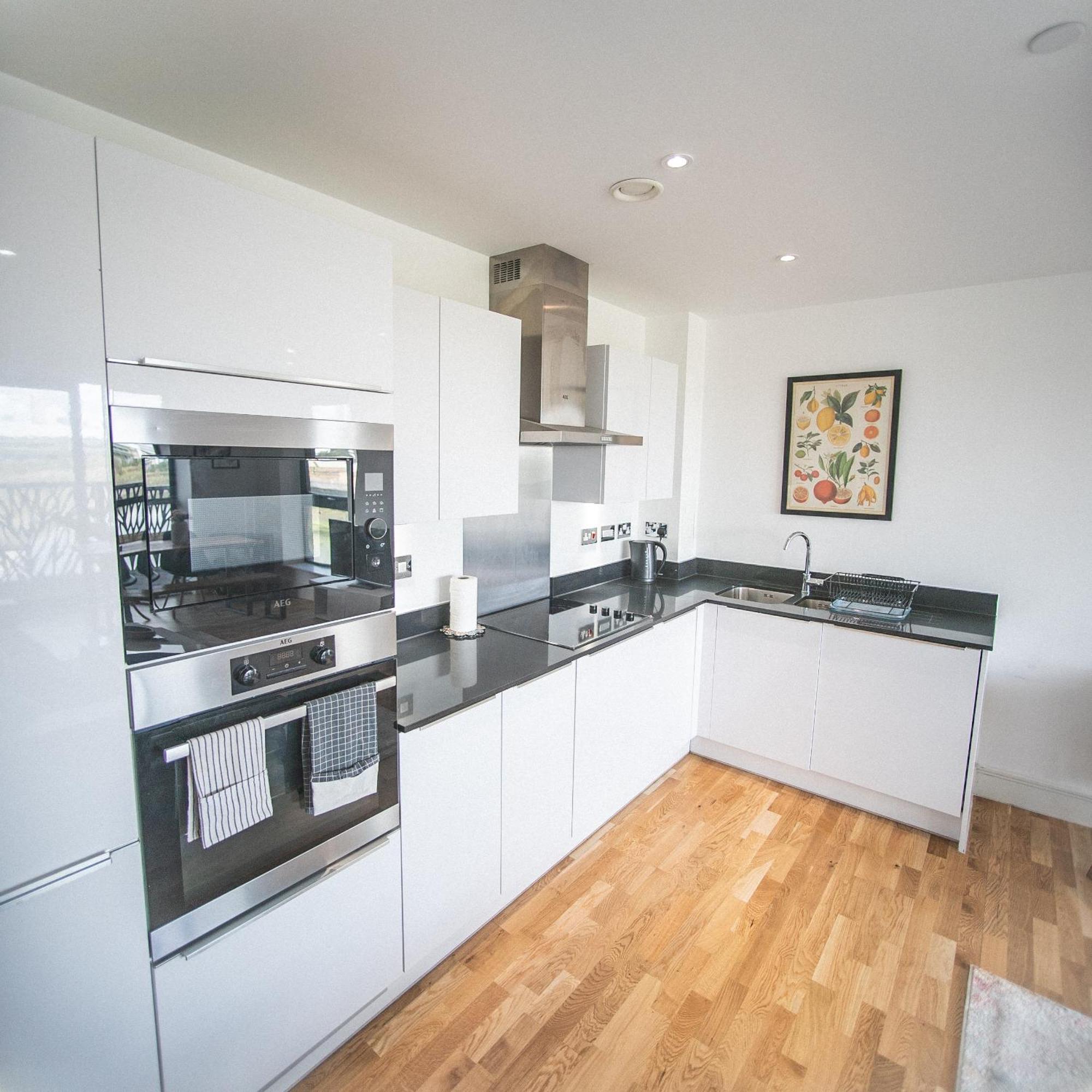Stunning Riverside View Apartment, Near Canary Wharf & O2 London Exterior photo