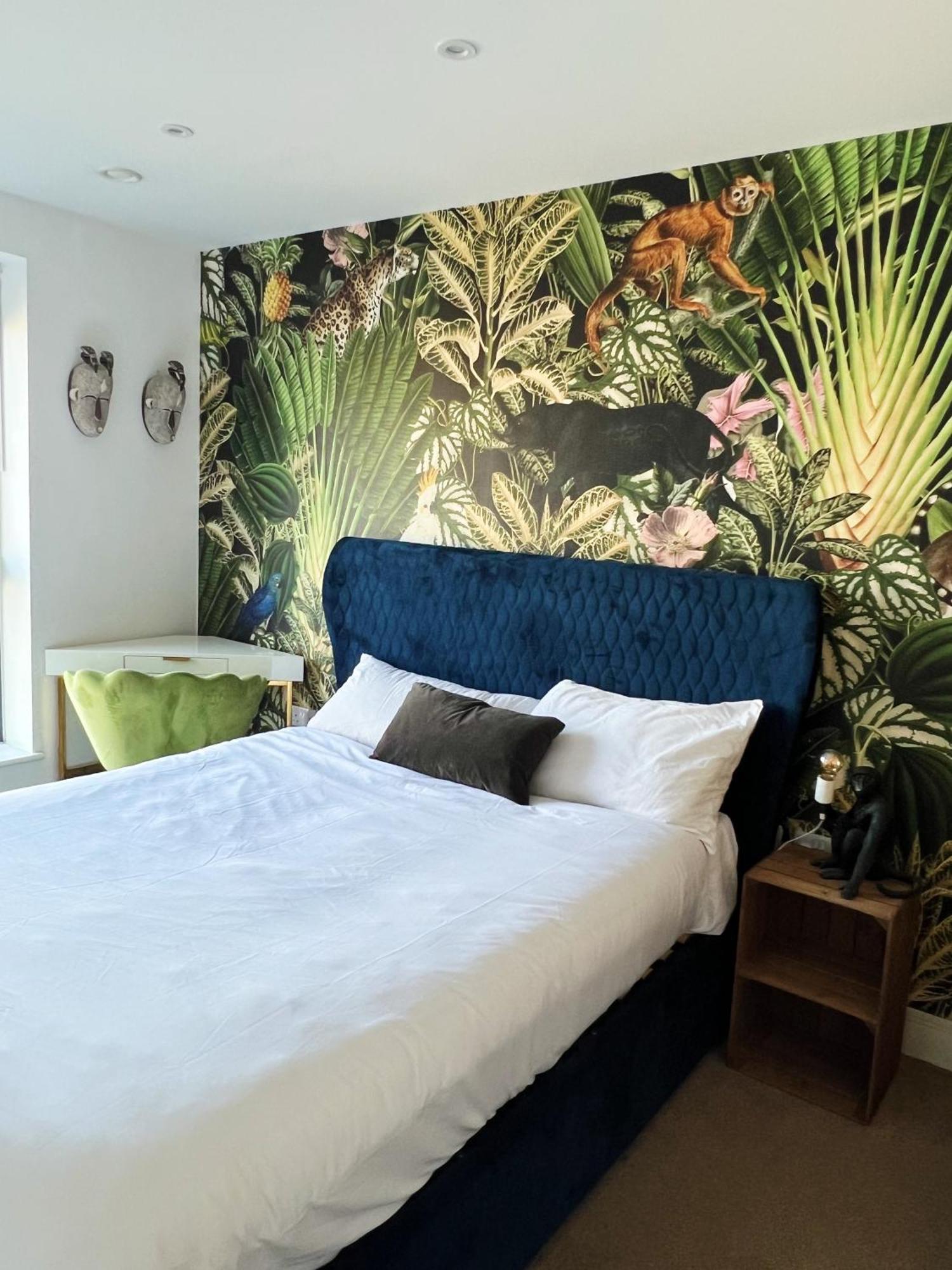 Stunning Riverside View Apartment, Near Canary Wharf & O2 London Exterior photo