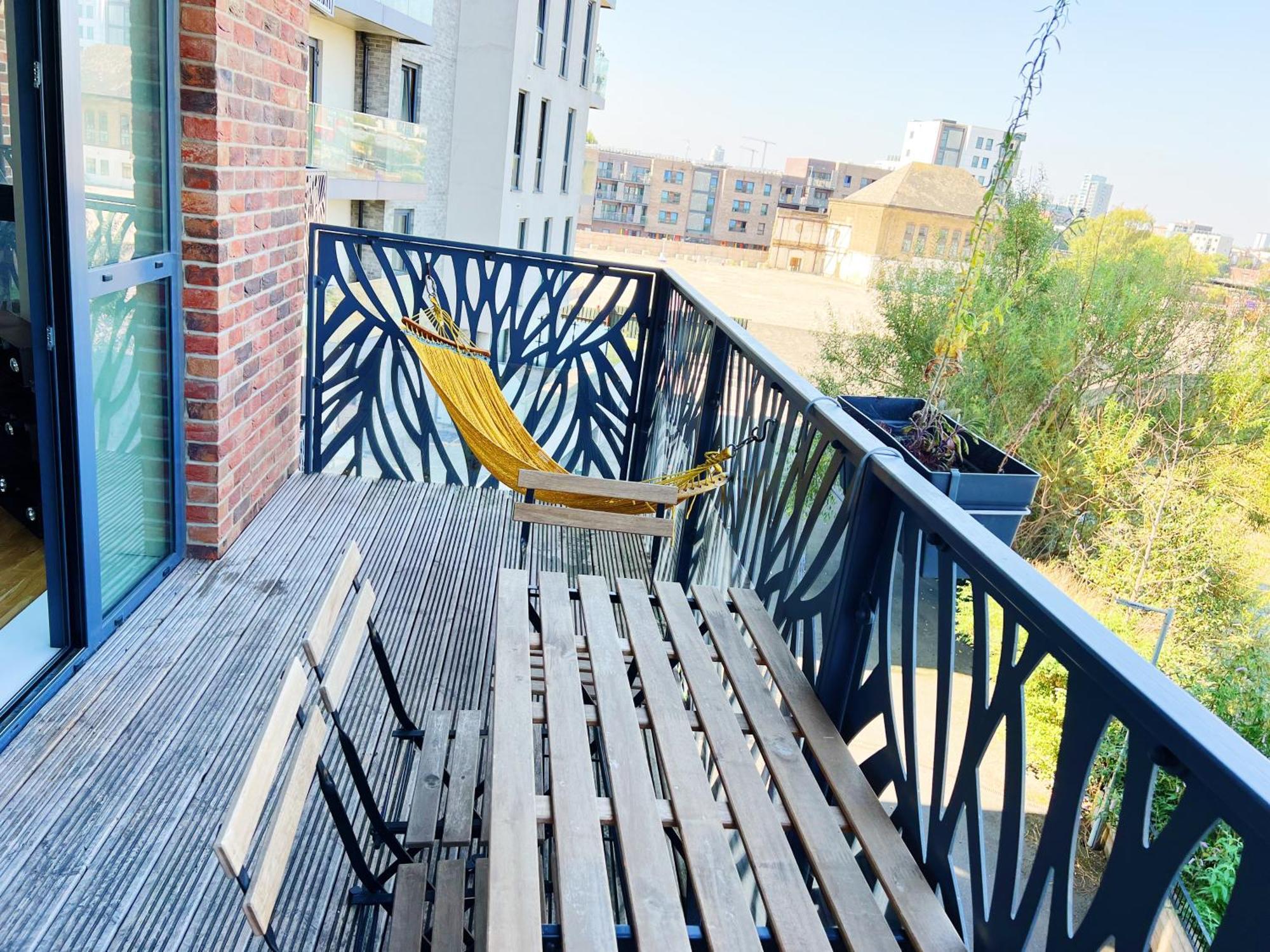 Stunning Riverside View Apartment, Near Canary Wharf & O2 London Exterior photo